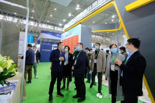 轉(zhuǎn)載丨我司技術(shù)總趙東昕攜專利技術(shù)產(chǎn)品aac大板參加武漢建博會,多方領(lǐng)導蒞臨支持